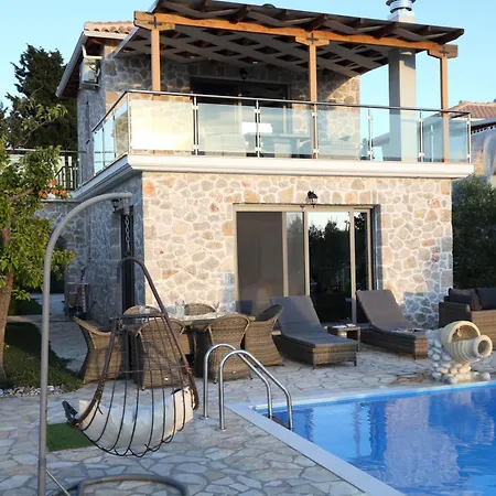 Holiday home Mit Pool Fuer 4 Personen Und 2 Tsoukaladhes