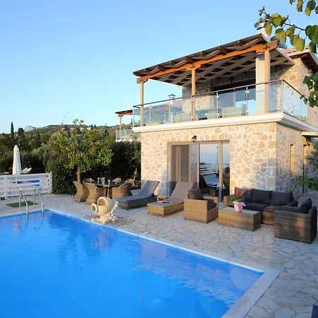 Mit Pool Fuer 4 Personen Und 2 Holiday home Tsoukaladhes