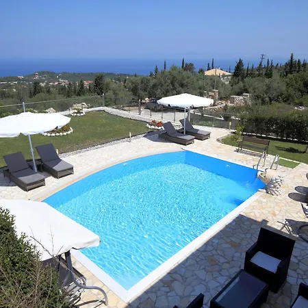 Mit Pool Fuer 4 Personen Und 2 *