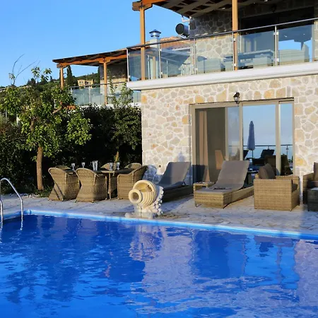 Holiday home Mit Pool Fuer 4 Personen Und 2 Tsoukaladhes
